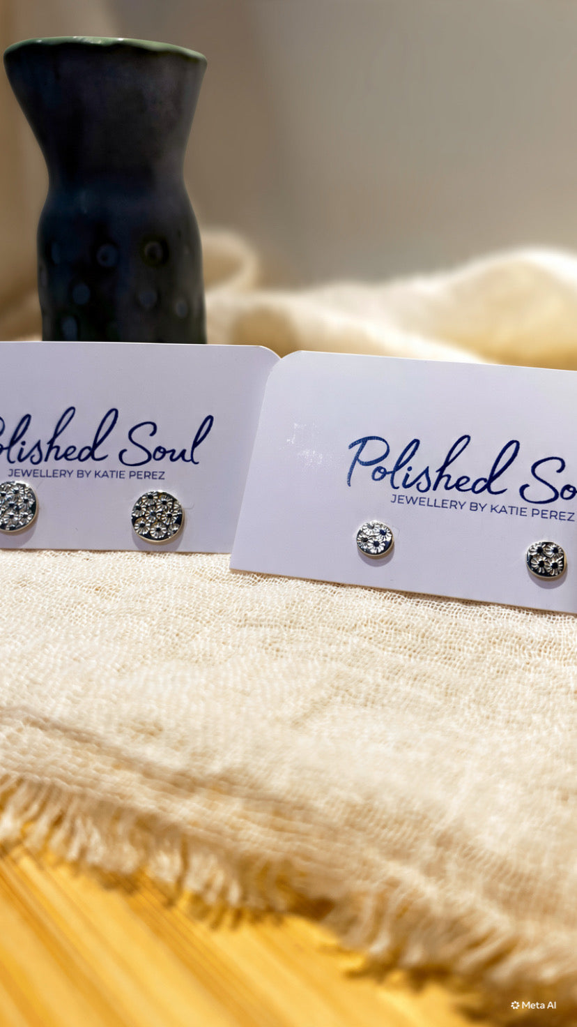 Daisy Studs (8mm - Large)