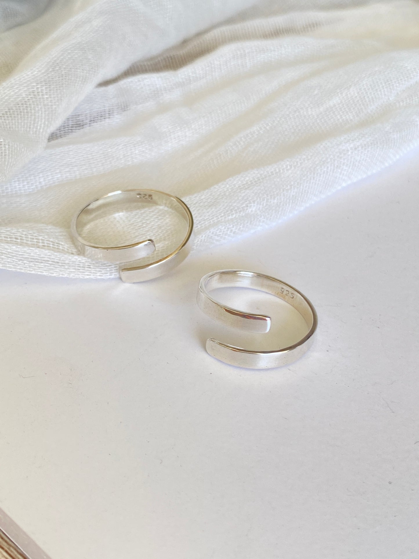 Wave Hug - Ring